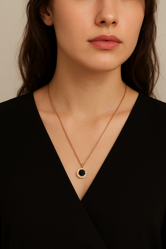 ✨ Eterna Circle Necklace – Timeless Beauty in Every Detail