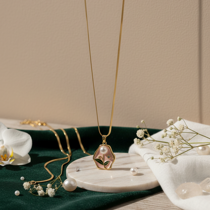 The Bloom Pearl Pendant Necklace
