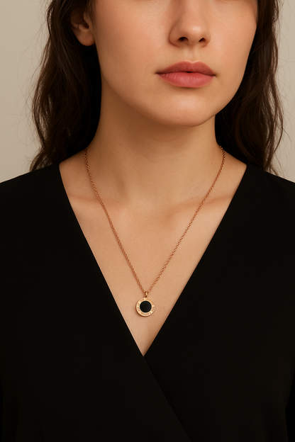 ✨ Eterna Circle Necklace – Timeless Beauty in Every Detail