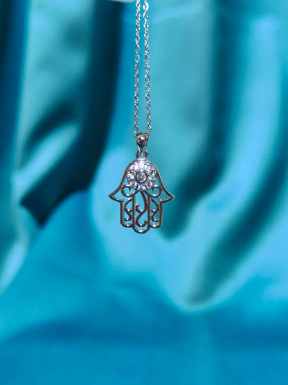 ✨ Hamsa Hand Necklace – Protection & Elegance in One