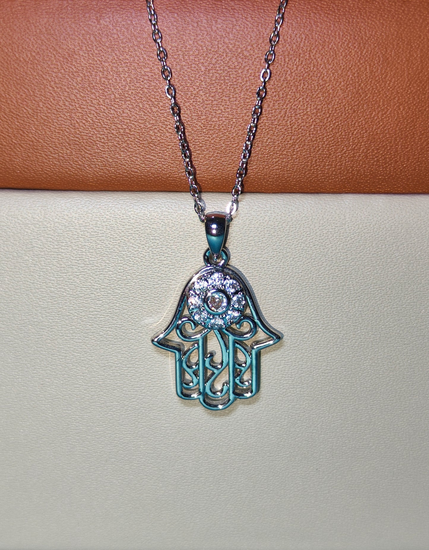 ✨ Hamsa Hand Necklace – Protection & Elegance in One