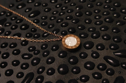 ✨ Eterna Circle Necklace – Timeless Beauty in Every Detail