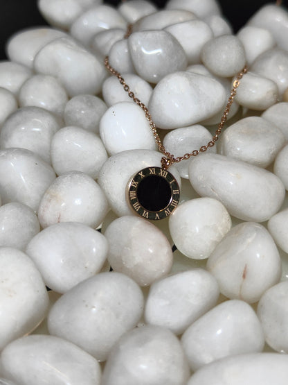 ✨ Eterna Circle Necklace – Timeless Beauty in Every Detail